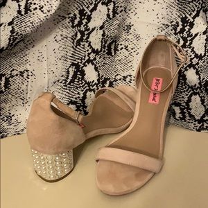 Betsy Johnson pearl heeled low heel dress sandals